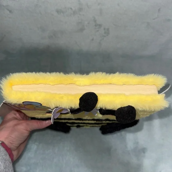 Cute Fuzzy Bee Sketchbook - Picture 8 of 13